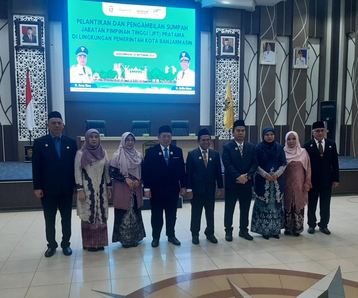 Digitalisasi sudah mulai diterapkan di Banjarmasin. Salah satunya spanduk sudah digantikan videotron.
