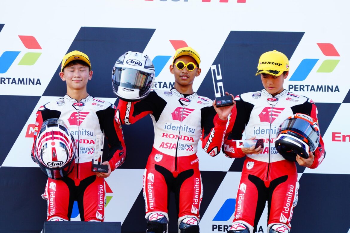 Pebalap belia 14 tahun binaan PT Astra Honda Motor (AHM) itu sapu bersih podium pertama pada 2 race ajang Idemitsu Asia Talent Cup (IATC) Seri ke-3 di Mandalika International Street Circuit (foto:istimewa)