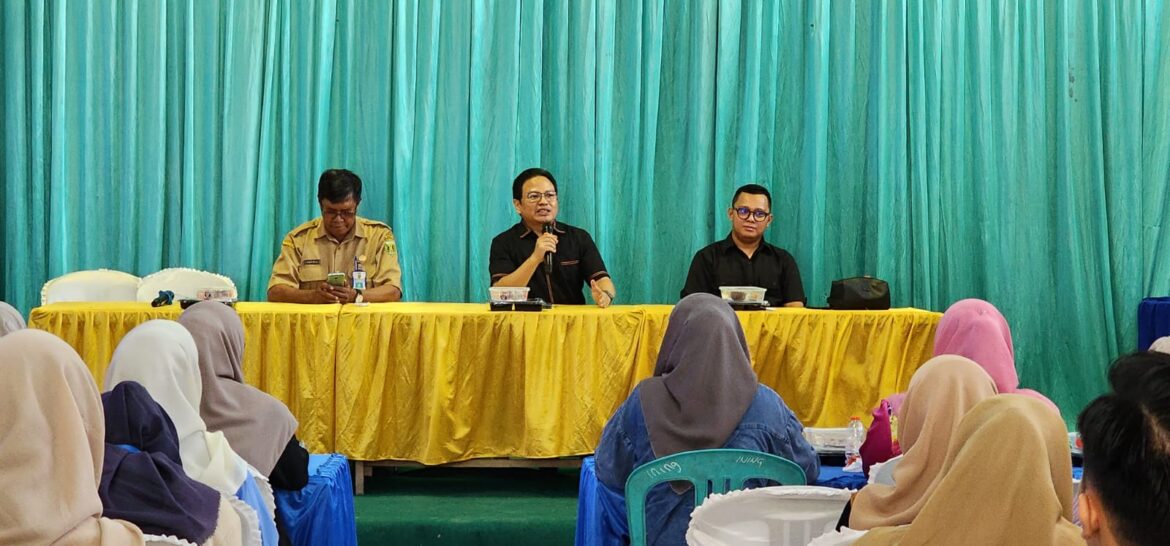 Sekretaris Komisi IV DPRD Provinsi Kalsel Firman Yusi bersama Dispora Provinsi Kalsel menyelenggarakan Sosialisasi Program Bantuan Untuk Wirausaha Muda Pemula kepada 100 Wirausaha Muda.(foto : humasdprdkalsel)