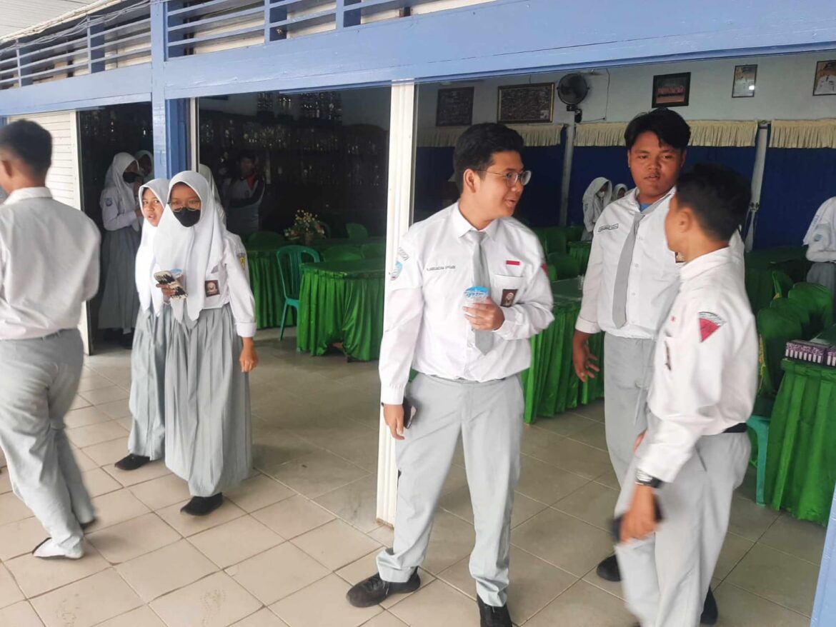 Siswa SMA yang berusia 16 dan 17 tahun dicatat sebagai pemilih pemula dalam Pemilu 2024 mendatang.