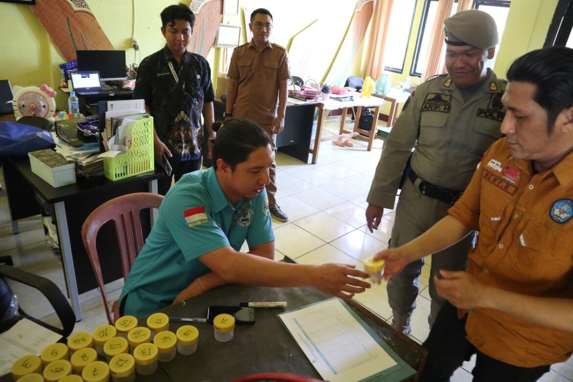 Pemkab Barito Kuala (Batola) menggelar tes urine
