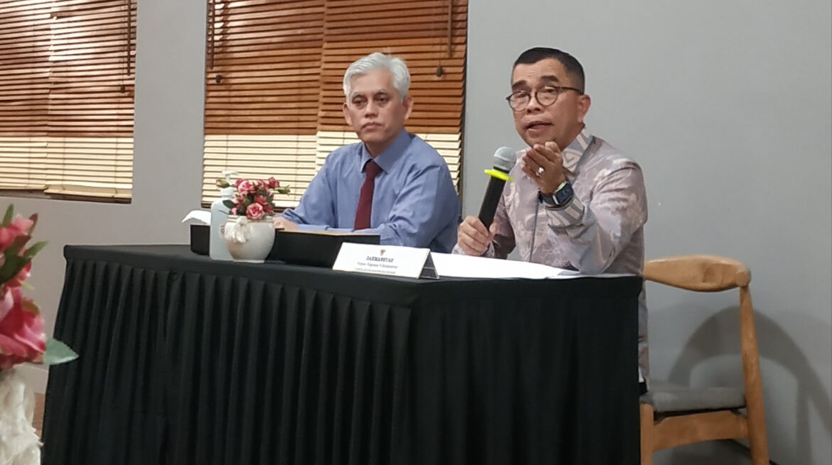 Kepala OJK Provinsi Kalimantan Selatan Darmansyah, Memaparkan Agenda Bulanan terkait Pertumbuhan Ekonomi di Banua (foto:istimewa)