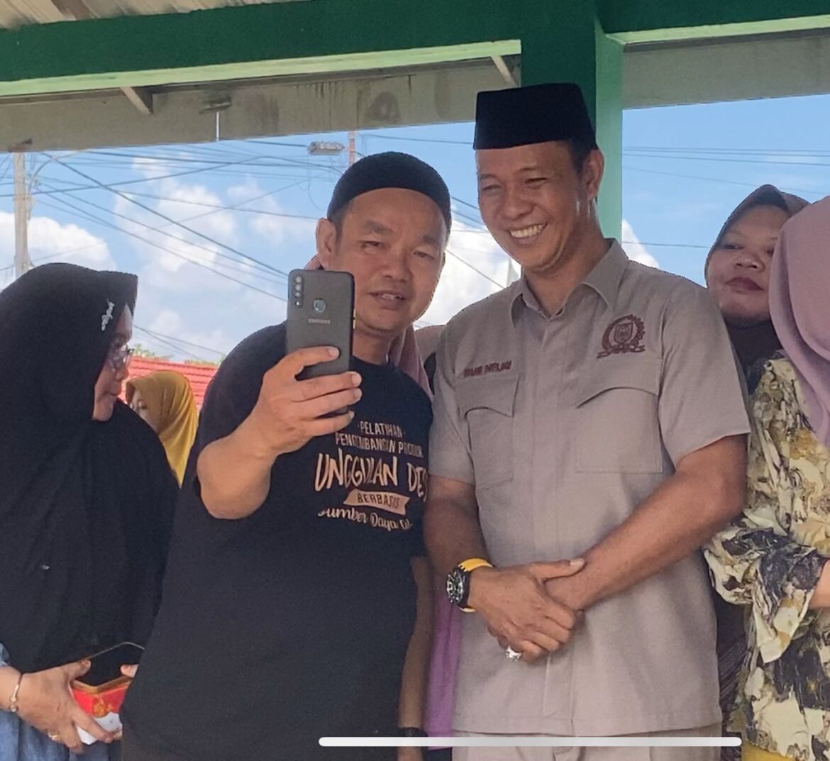 Wakil Ketua Komisi II DPRD Provinsi Kalsel Muhammad Yani Helmi dinilai sosok legislator yang merakyat.(foto : ist)