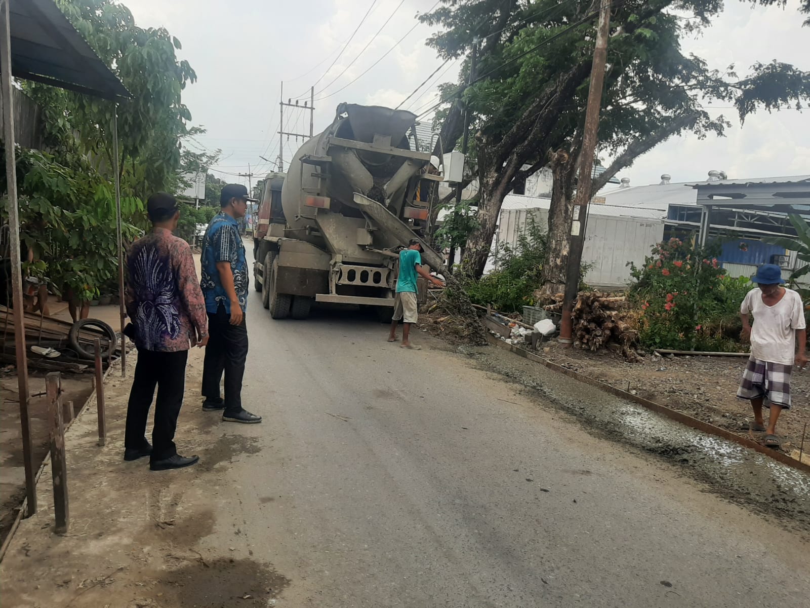 Pelebaran jalan menuju Kubah Habib Basirih Banjarmasin.