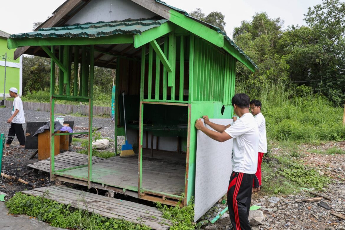 Renovasi Pos Keamanan oleh SDG Kalsel di Ponpes Raudhatul Musthofa, Kabupaten Batola, Kalsel, Minggu (26/11/2023).(foto: ist).