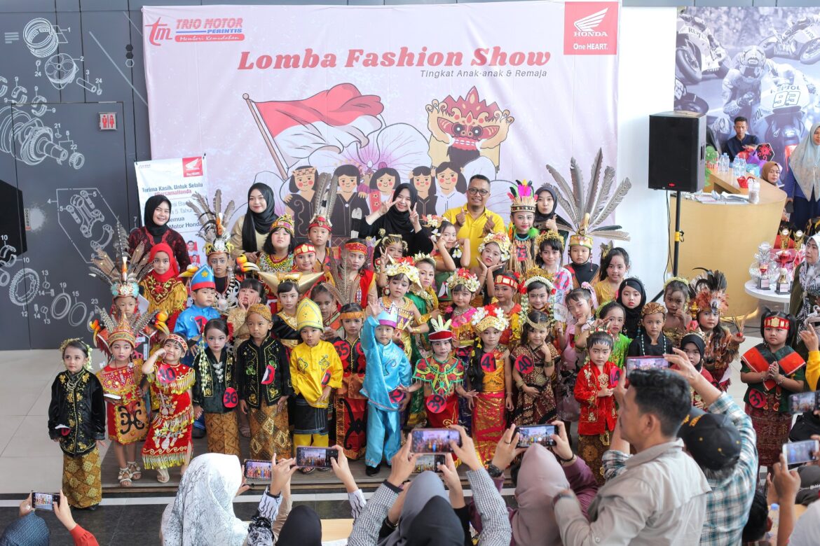 Lomba fashion show mengusung tema ‘Suku Adat di Indonesia’, untuk memberikan apresiasi kepada adat-adat di Indonesia (foto:istimewa)