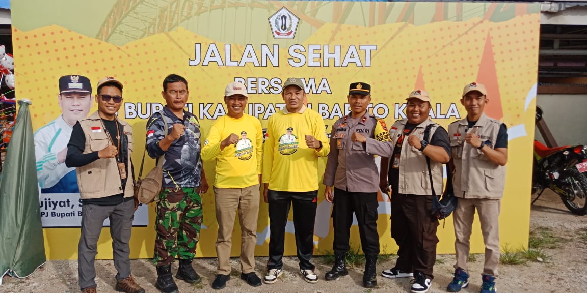 Kepala Dinas Pemberdayaan Masyarakat dan Desa (DPMD) Batola Muhammad Agus mewakili Pj Bupati Mujiyat Bersama Camat Anjir Muara Jaya Hidayatullah, dan unsur lainnya di wilayah Kecamatan Anjir Muara, Kabupaten Barito Kuala (Batola) (foto:istimewa)