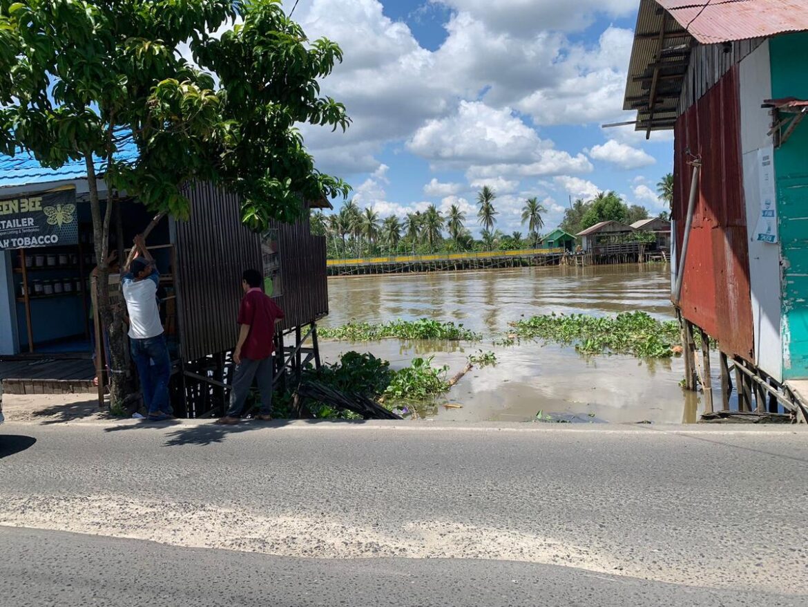 RUMAH HANYUT - DI sini lah asal rumah milik Dayat di sungai Martapura dekat sungai Gardu yang hanyut hingga ke Pengambangan, Minggu (3/12/2023) pagi. (foto:ist)