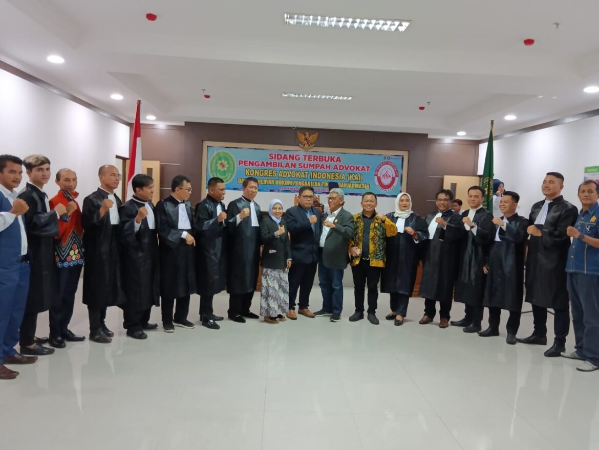 Advokat KAI (Kongres Advokat Indonesia) Kalsel saat Berada di aula Pengadilan Tinggi Banjarmasin di Kota Banjarbaru (foto:istimewa)