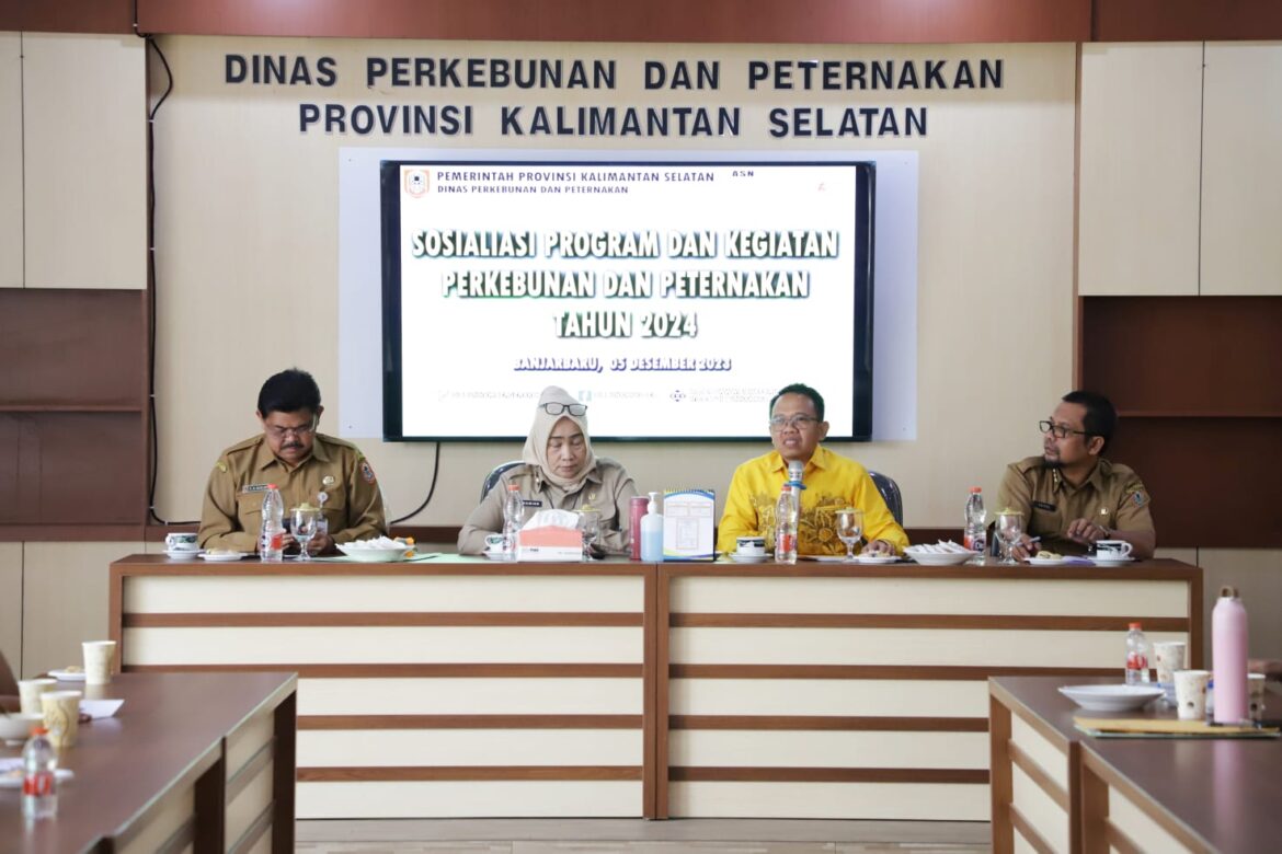 Disbunnak Kalsel menyelenggarakan Sosialisasi Program dan Kegiatan Tahun 2024 di ruang rapat, Selasa (5/12/2023).(foto: adpim).