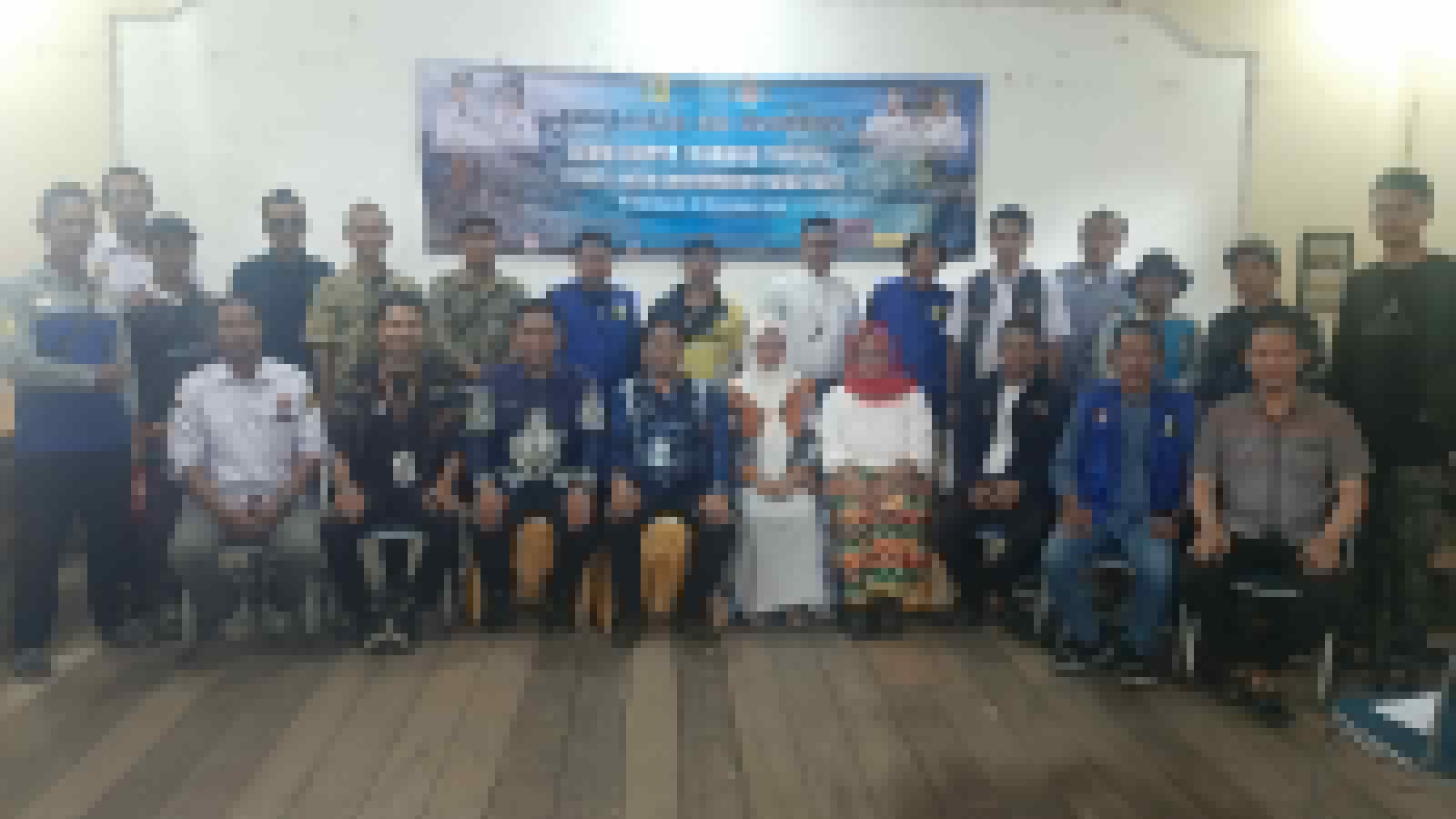 Foto bersama dalam Temu Karya Karang Taruna Kota Banjarmasin Kamis (28/12/2023).