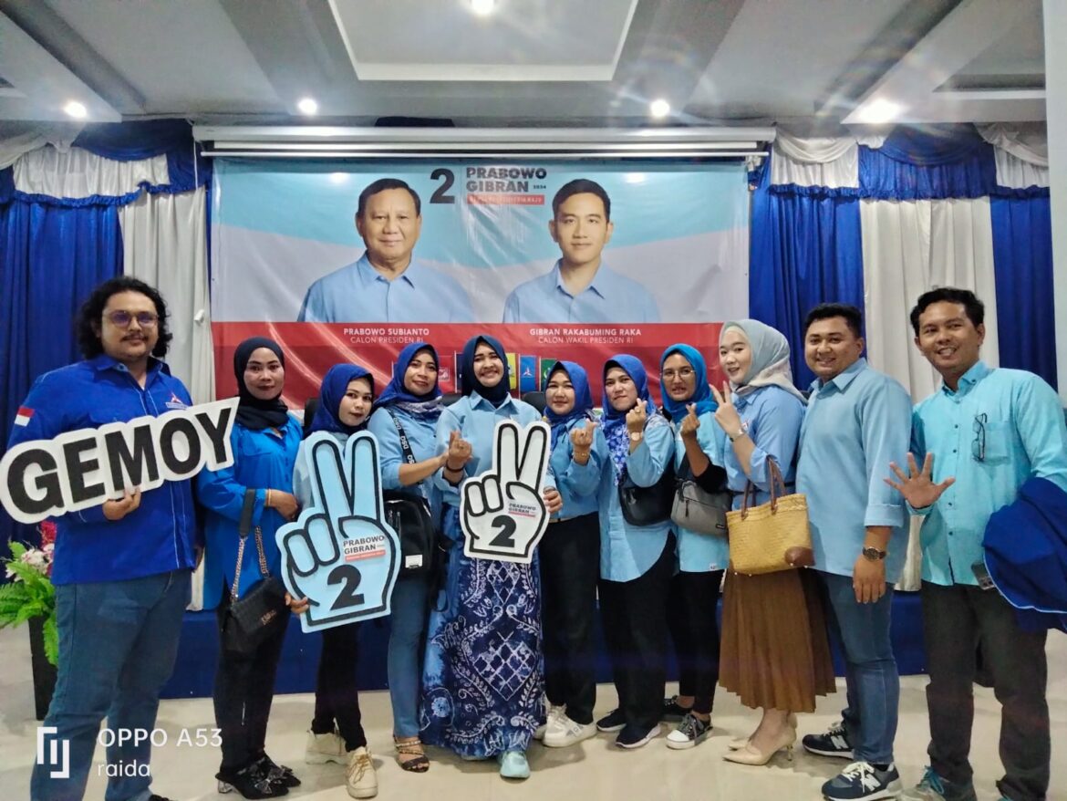 WAKIL KETUA Relawan Prabowo - Gibran HSU, Romeir Emma Ramadayanti Rivilla (Kiri), Ketua TKD Prabowo - Gibran Kalsel, Dr Sulaiman Umar (tengah) (foto Istimewa)