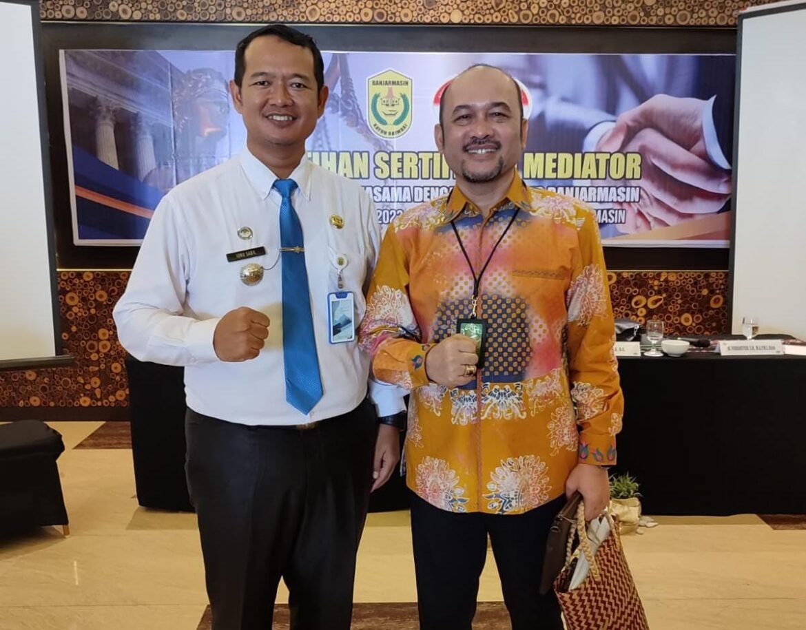 Camat Banjarmasin Barat, Dr Ibnu Sabil bersama Ketua Bidang Humas Mahkamah Agung, Sobandi.