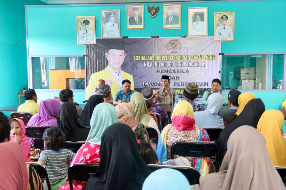 Wakil Ketua Komisi II DPRD Provinsi Kasel Muhammad Yani Helmi menggelar Sosialisasi Revitalisasi dan Aktualisasi Nilai-Nilai Ideologi Pancasila di Desa Semisir Kecamatan Pulau Laut Tengah Kabupaten Kotabaru.(foto : ist)