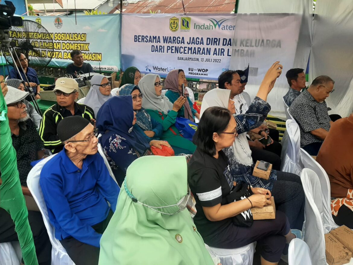 Warga Sungai Bilu, Banjarmasin.