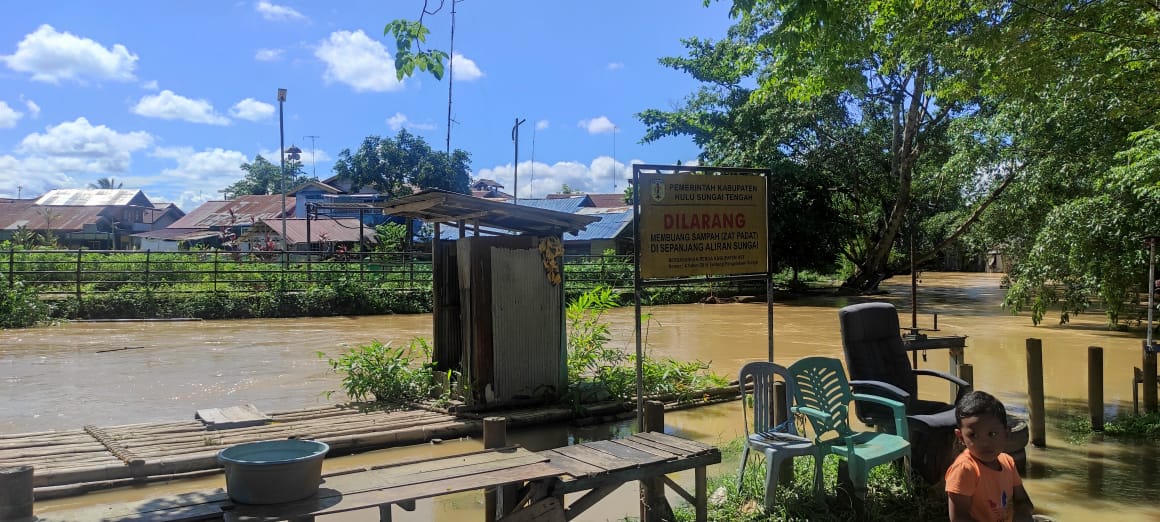 Dipastikan tidak ada lagi sampah kayu atau plastik yang menghambat aliran sungai