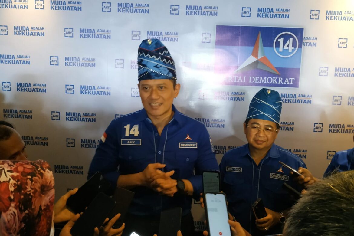 Ketua Umum DPP Partai Demokrat Agus Harimurti Yudhoyono (AHY) Didampingi H Ibnu Sina (foto:istimewa)