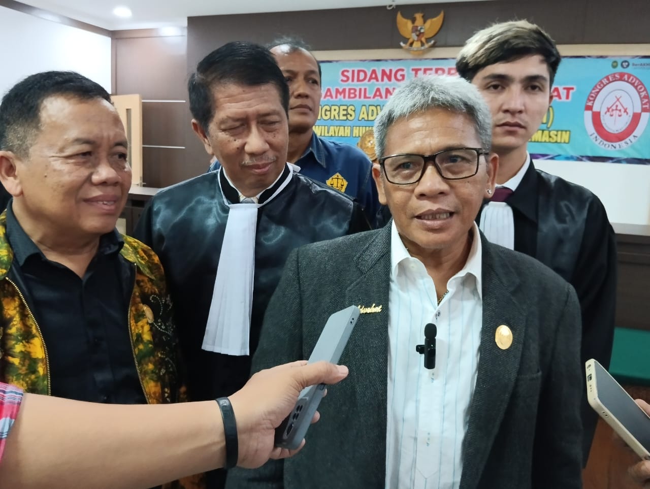 Ketua DPD KAI Kalsel Bujino K Salan SH MH didampingi Ketua Dewan Penasehat DPD KAI Kalsel Dr H Akhmad Murjani SH MH (foto:istimewa)