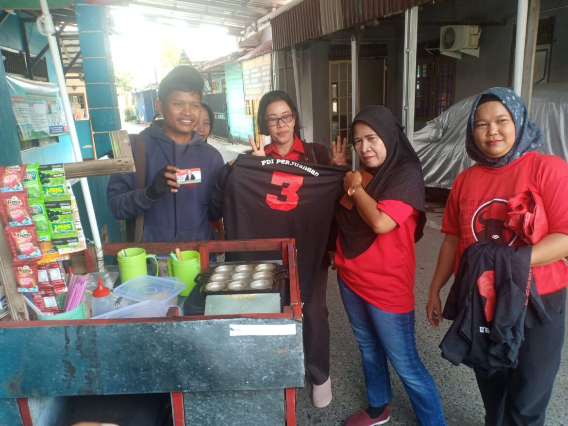 Erlinawati Sipayung saat Sosialisasi Calon Legislatif (foto:istimewa)