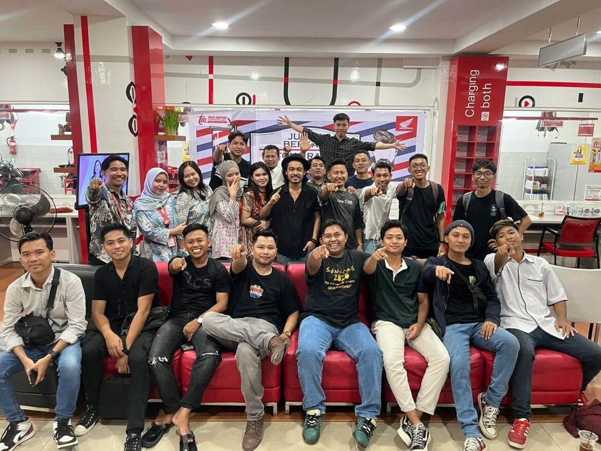 Gandeng Komunitas Barbershop Sampit Potong Rambut Gratis (foto:istimewa)