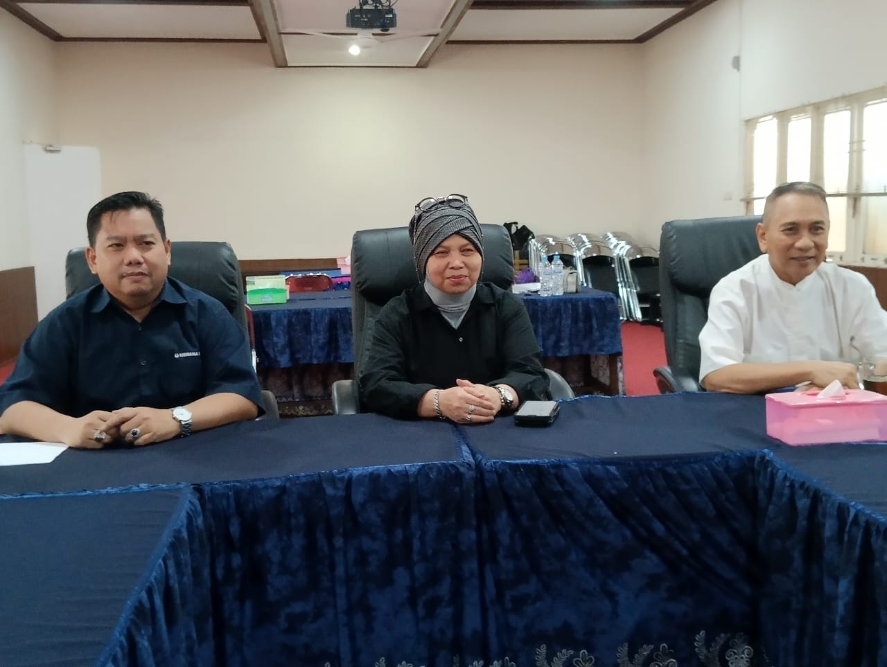 Ketua Hiswana Migas Kalsel Hj. Muliana Yuniar, didampingi Wakil Ketua HM Irfani dan Dewan Pertimbangan H Addy Chairuddin Hanafiah