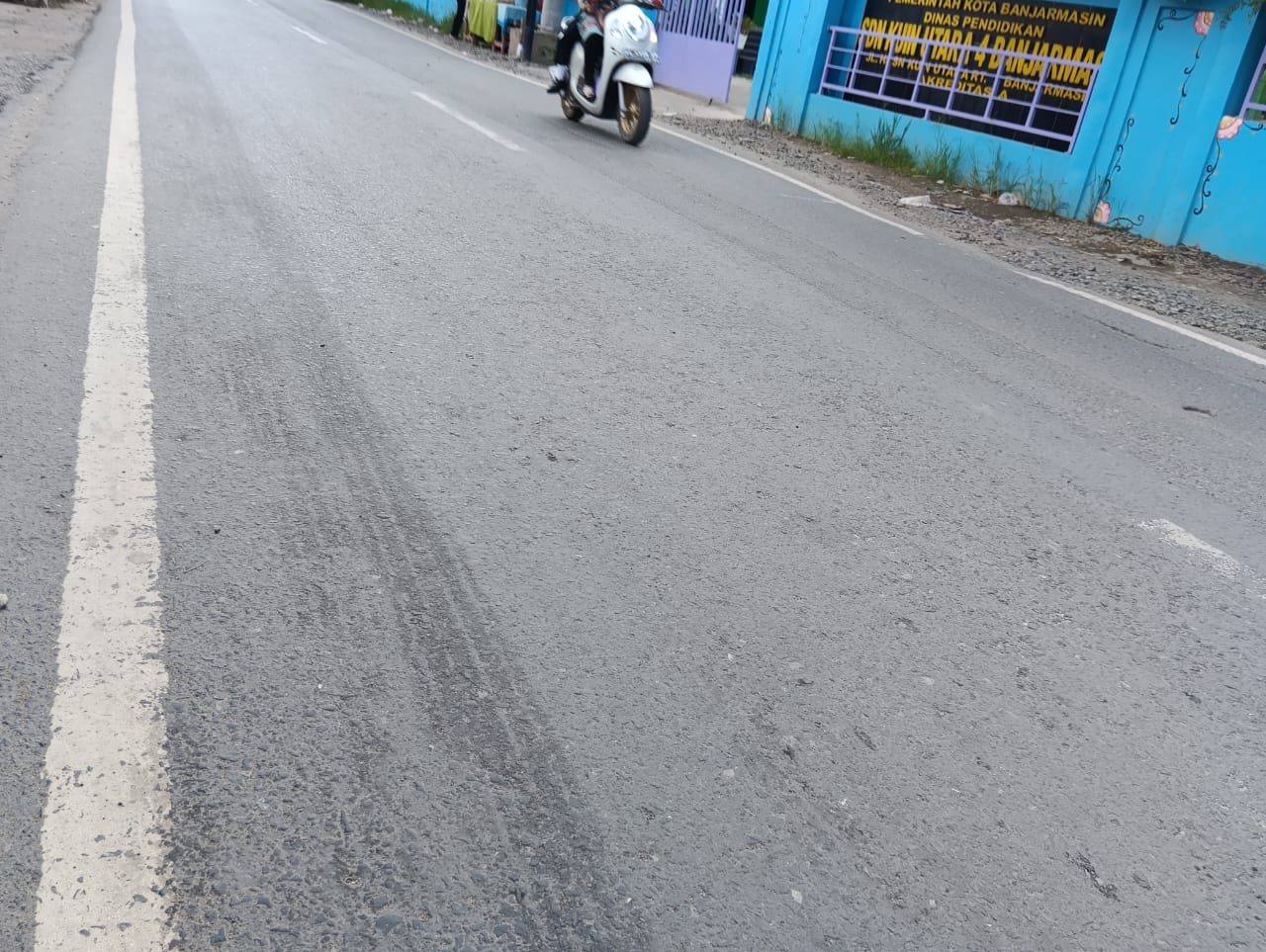 Jalan HKSN yang digali untuk pemasangan pipa PAM Bandarmasih, kini kembali seperti semula dengan pengaspalan oleh pihak rekanan