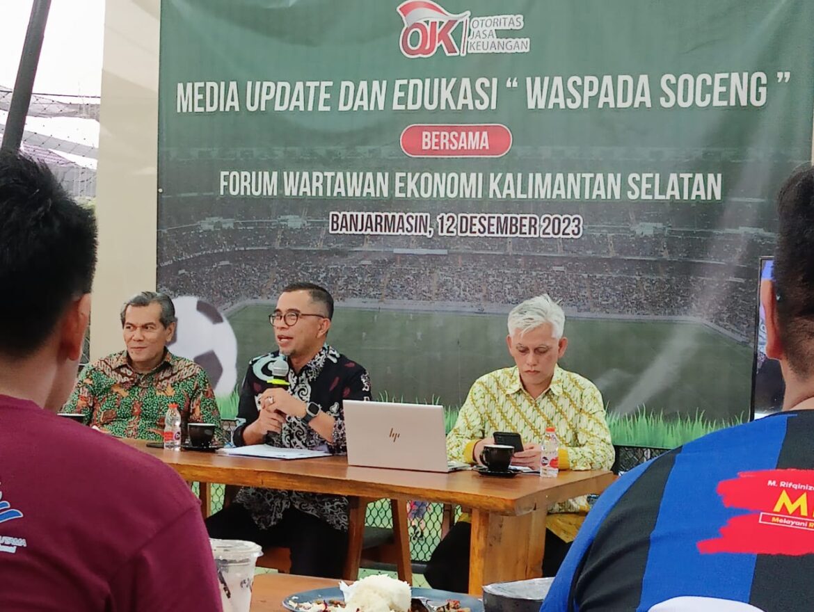 Kepala Otoritas Jasa Keuangan (OJK) Regional 9 Kalimantan Selatan (Kalsel) Darmansyah Memaparkan 'Waspada Soceng' dalam Media Update Bulanan Bersama OJK Kalsel-Forum Wartawan Ekonomi Kalsel (foto:barito post)