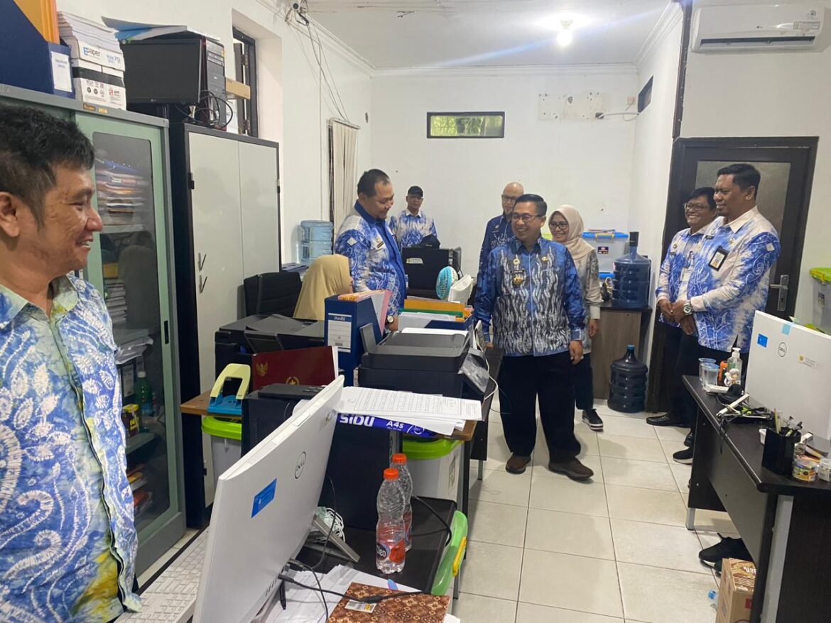 Wali Kota Banjarmasin, Ibnu Sina sidak di Kantor PUPR Kota Banjarmasin, Kamis (11/1/2023).