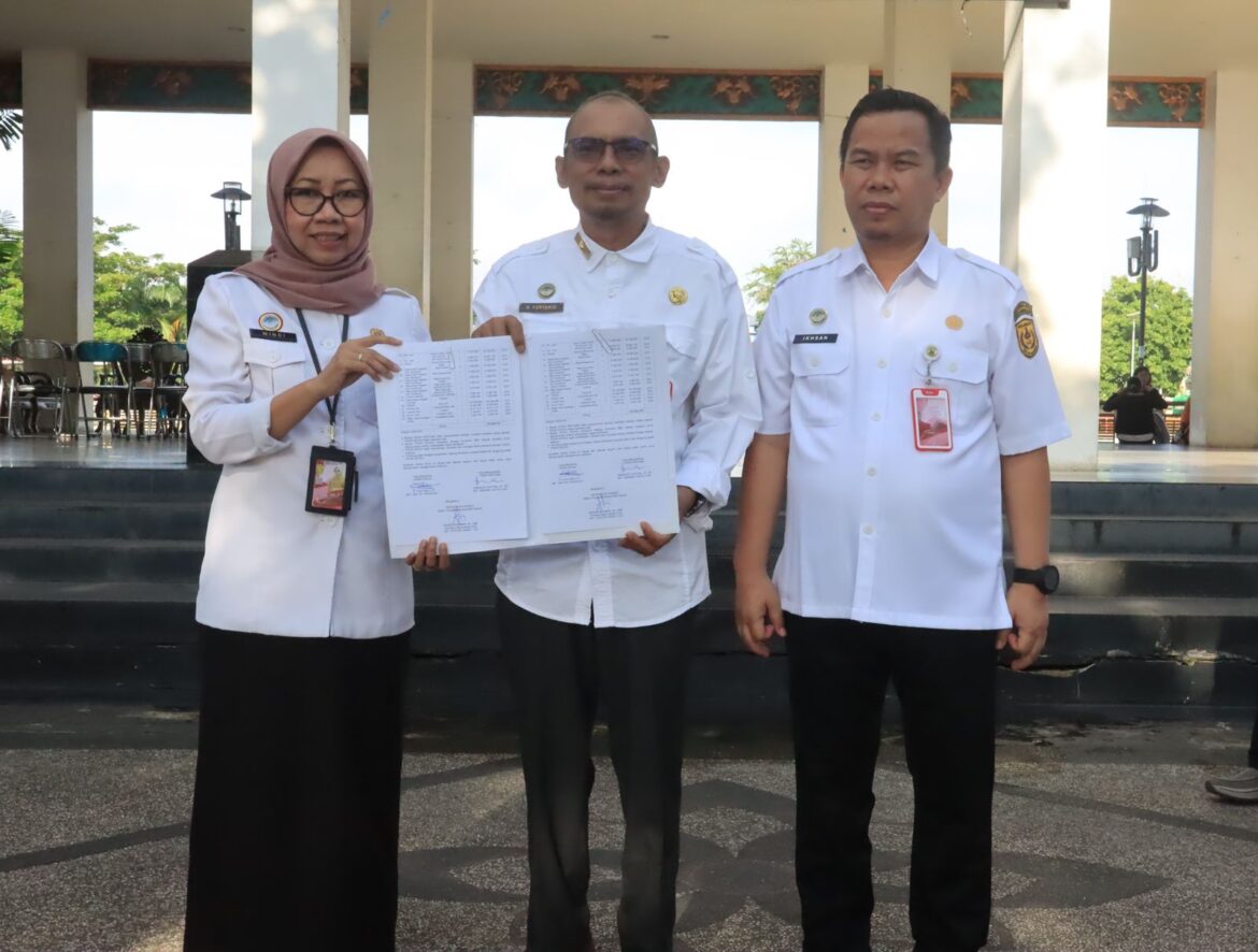 Penyerahan kelola gedung Smart City lantai 3 Menara Pandang Banjarmasin oleh Diskominfotik kepada Disporapar.