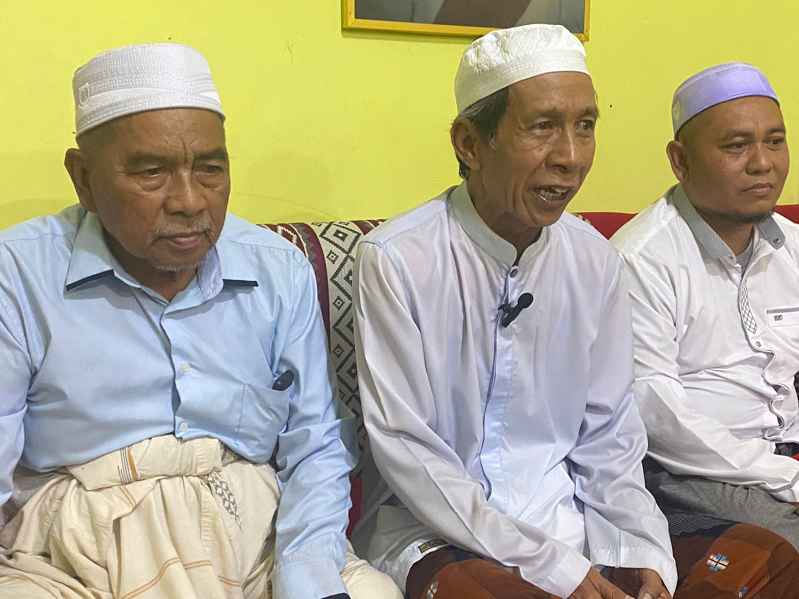 Haji Haderiansyah bersama tokoh masyarakat di Kuala Kapuas.