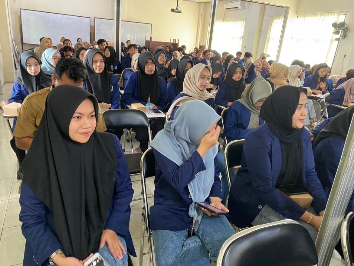 Peserta Seminar Nasional oleh Fakultas Ilmu Sosial dan Ilmu Politik Uniska, Selasa (16/1/2024).