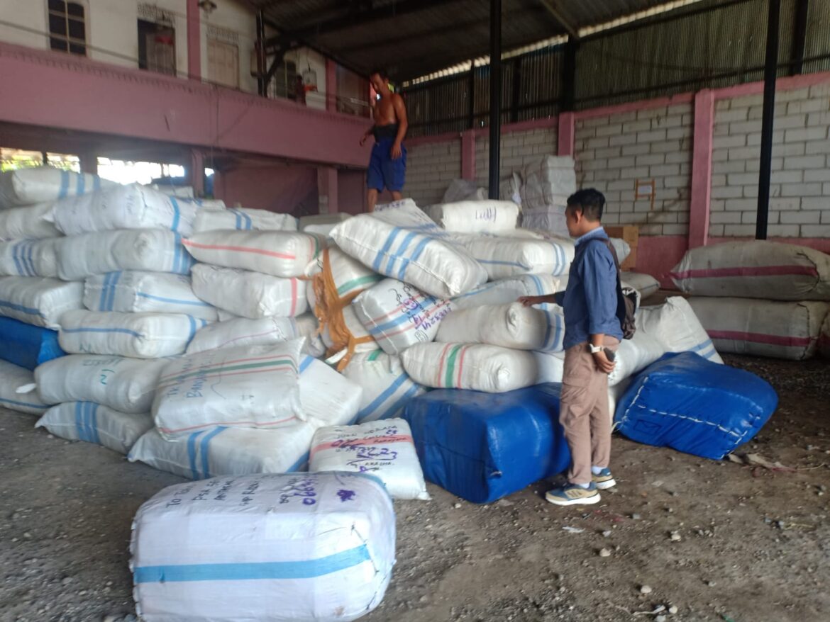 Tumpukan Barang di Jasa Ekspedisi yang Siap dikirim kepada pemilik dan pemesannya (foto:baritopost)