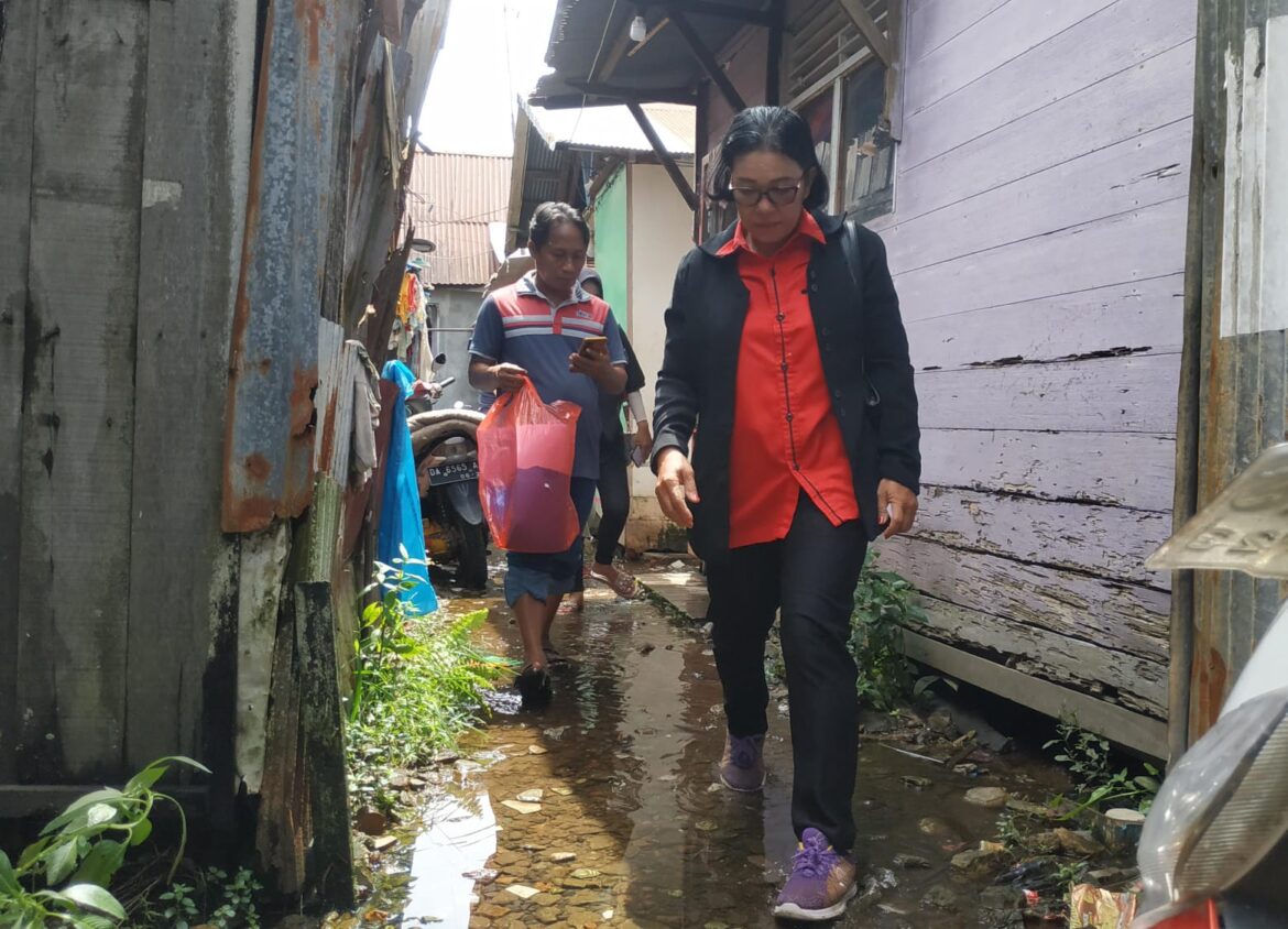 Jalan yang dilalui Erlinawati Sipayung calap, dan aspirasi warga ingin perbaikan atau pengecoran (foto:istimewa)