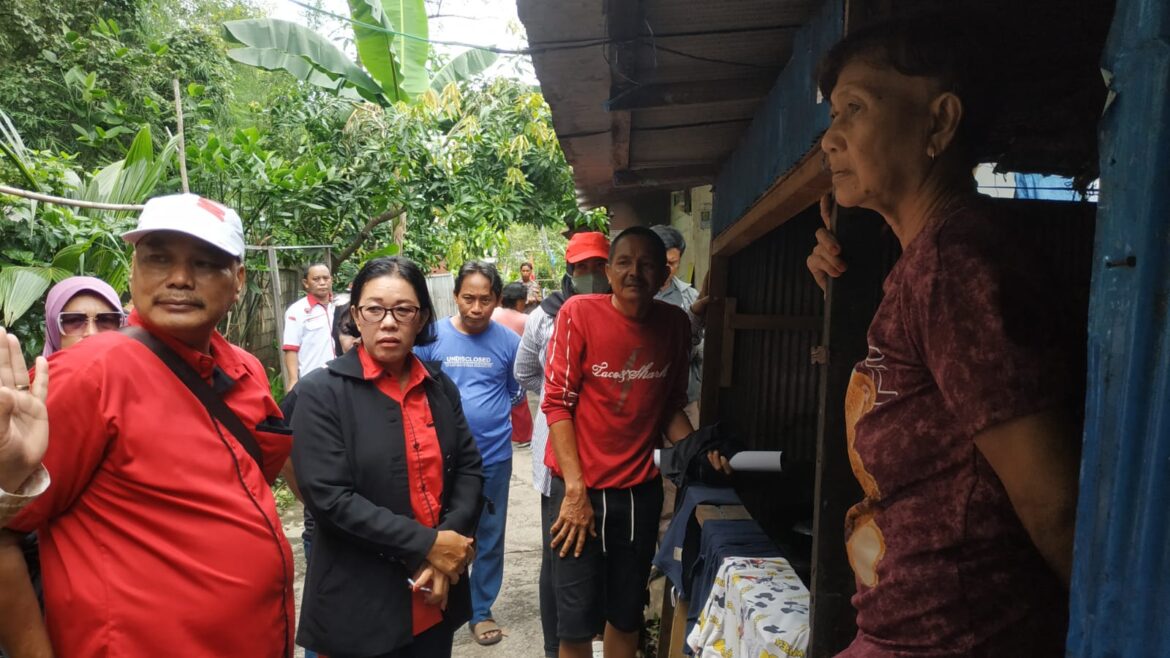 Warga Kuin Cerucuk Saat Bertemu Erlinawati Sipayung (foto:istimewa)