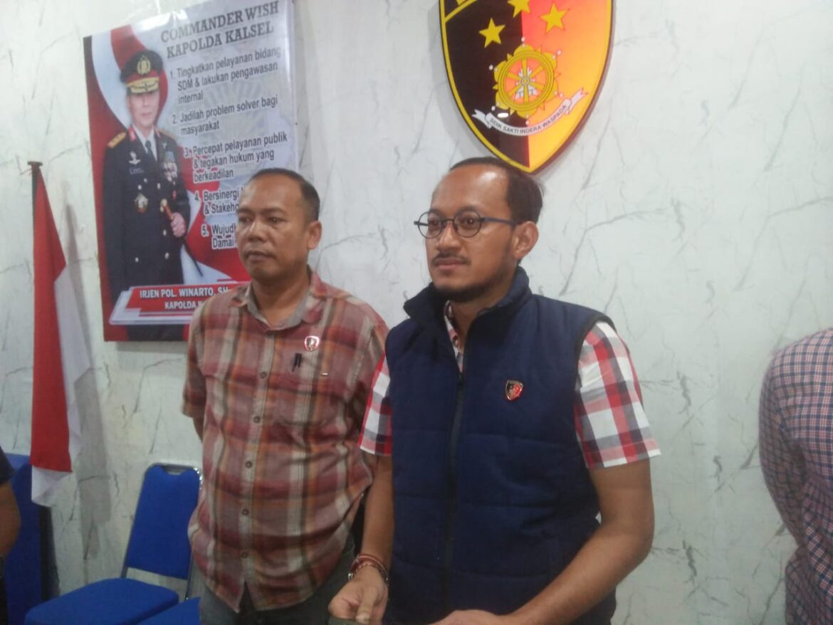 KASUS CABUL - Kasat Reskrim Polresta Banjarmasin Kompol Thomas Afrian, saat menjelaskan kasus pencabulan nocah perempuan sejak Mei tahun lalu, kepada awak media, Selasa (9/1/2024). (foto:sum/brt)