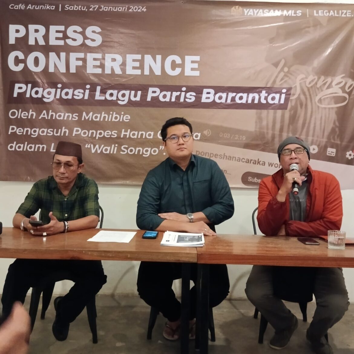 Riswan Irfani (Ahli Waris) dan M Azmi Saifuddin (Legalize.idn) serta HM Lutfi Saifuddin (Yayasan MLS) (foto:baritopost)