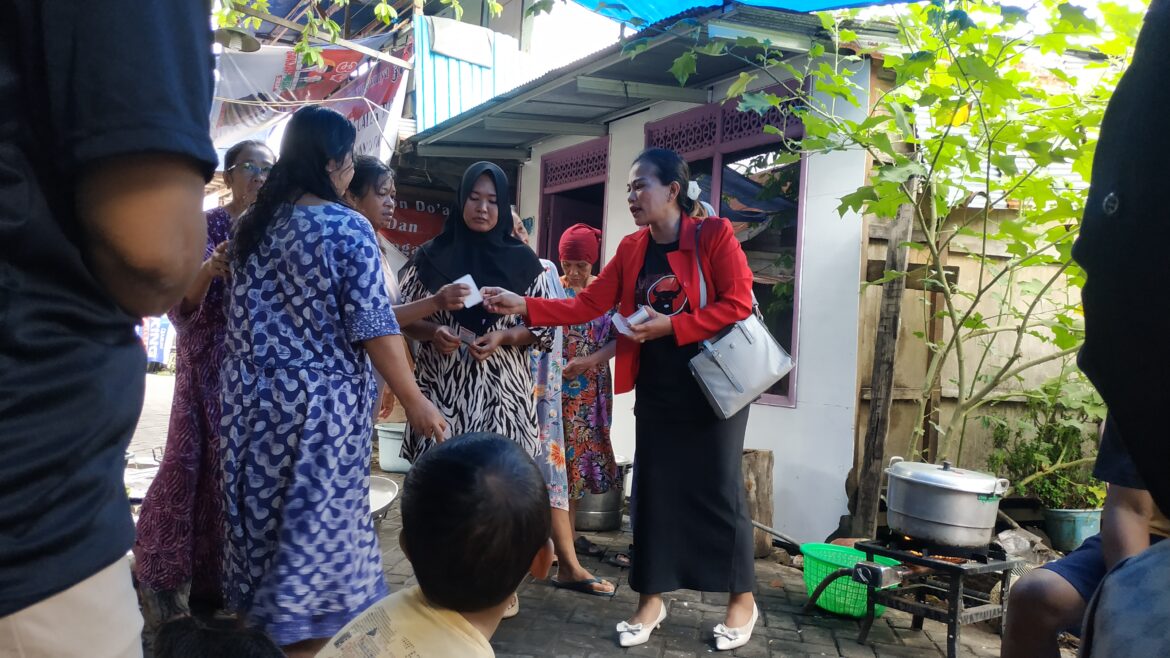 Caleg Dapil Banjarmasin Barat Rista Cold Tina Siagian Sosialisasi Bersama Warga Telaga Biru (foto:istimewa)