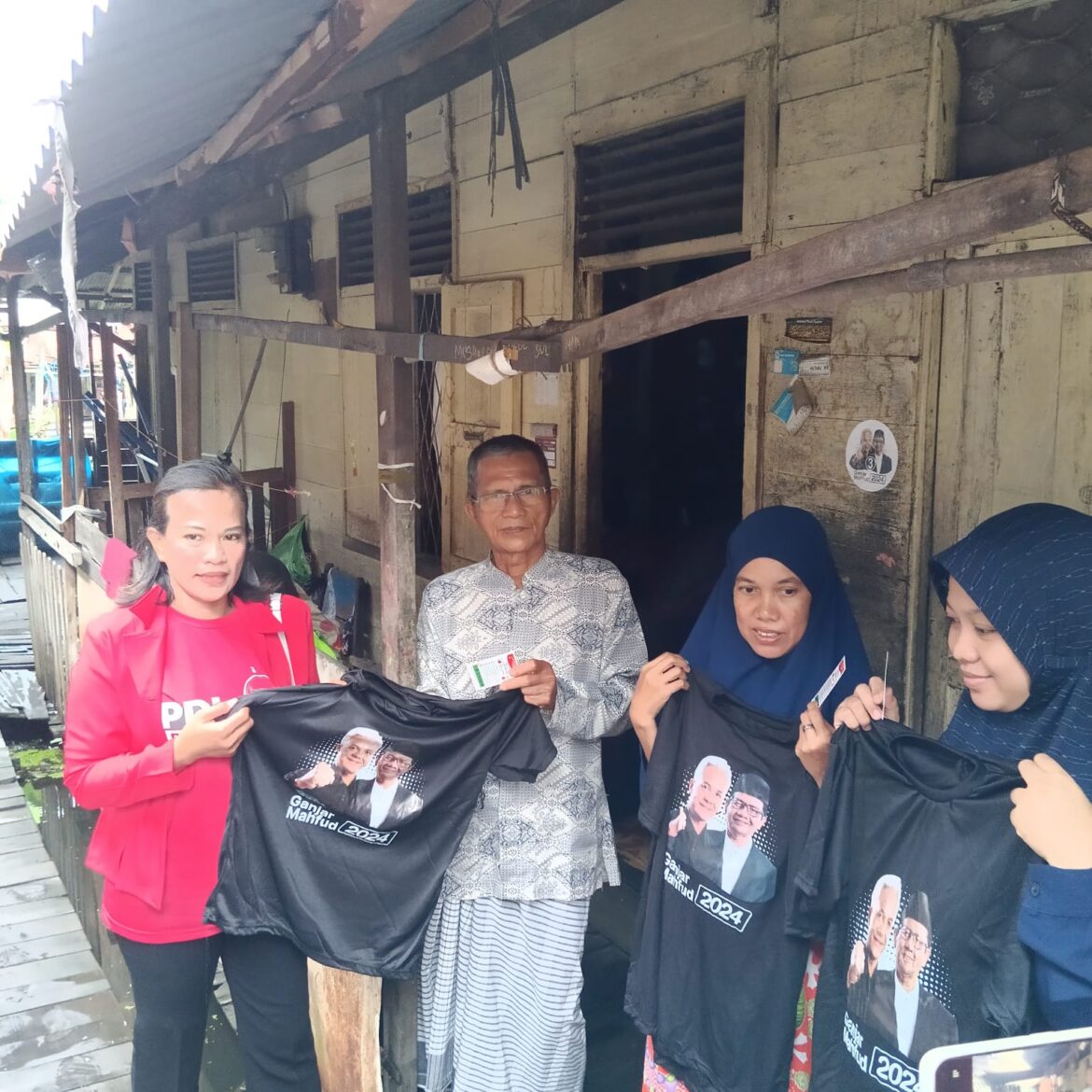 Caleg Dapil Banjarmasin Barat Rista Cold Tina Siagian Saat Sosialisasi (foto:istimewa)