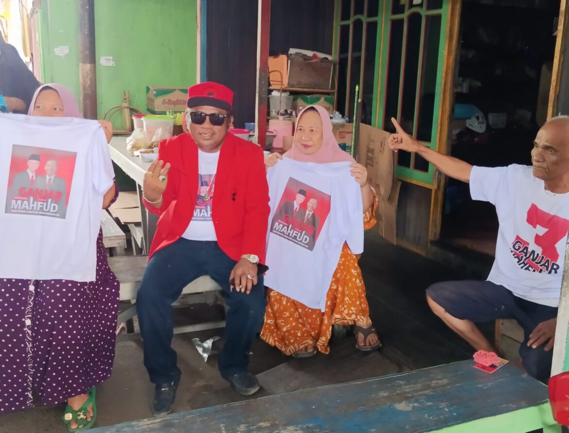 Saut Nathan Samosir Caleg Nomor Urut 1 Bersama Warga Gang Sepakat di Teluk Tiram Banjarmasin Barat (foto:istimewa)