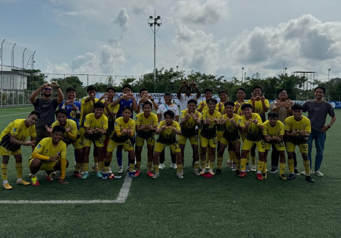 Tim Barito Putera U-16 yang melaju ke babak semifinal Elite Pro Academy (EPA) Liga 1 2023-2024,  Rabu (28/2/2024) pagi di Green Yakin Soccer Field (GYSF), Kabupaten Banjar. (foto: Tolah/brt)