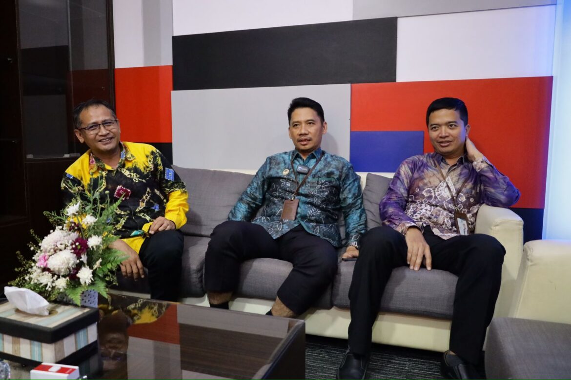 Direktur Utama PAM Bandarmasih, M Ahdiyat bersama jajaran.
