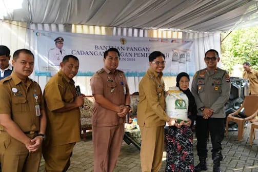 Bantuan pangan berupa beras yang merupakan cadangan pangan Pemkab HST