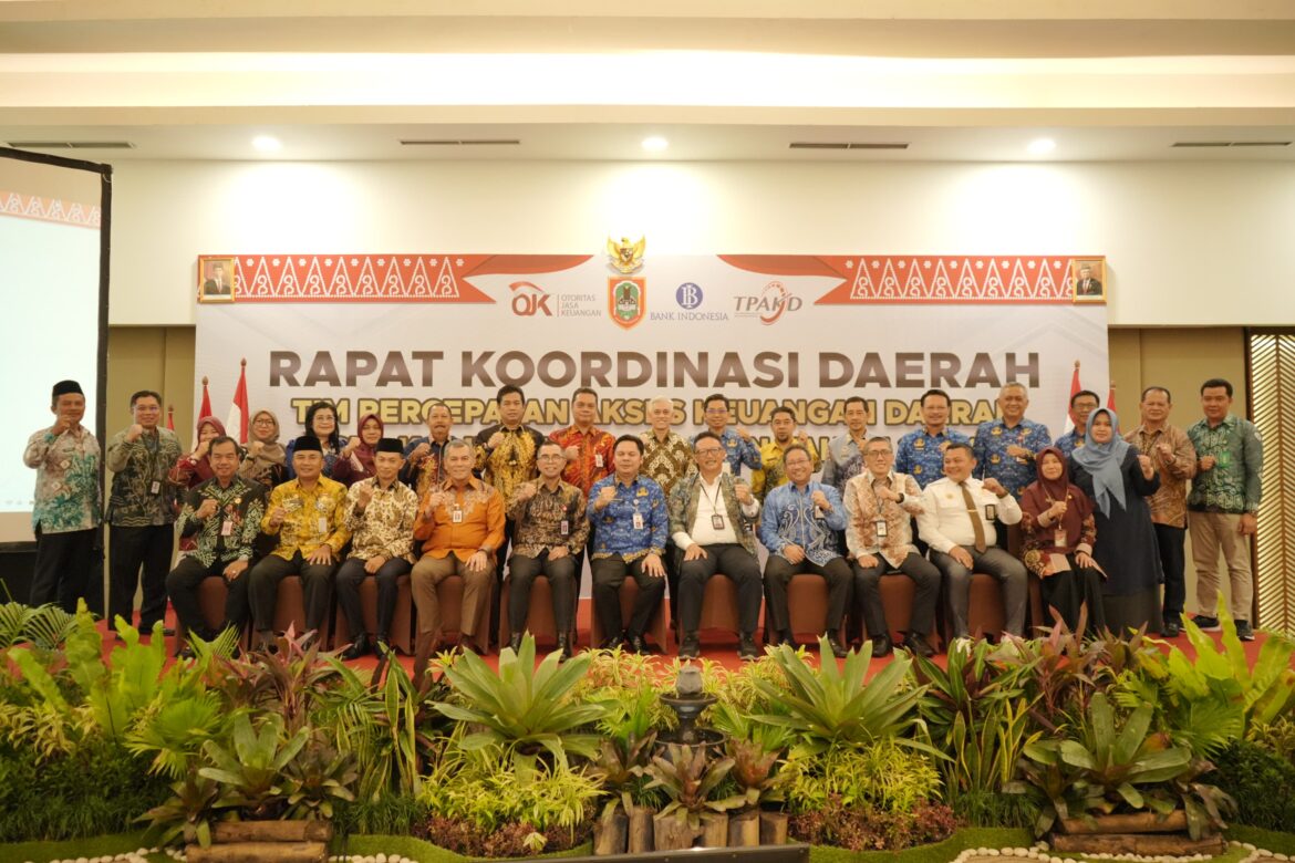 Kantor OJK Provinsi Kalimantan Selatan (Kalsel) beserta Tim Percepatan Akses Keuangan Daerah (TPAKD) melaksanakan Rapat Koordinasi Daerah (Rakorda) untuk mendorong akses keuangan inklusif (foto:Humas OJK)