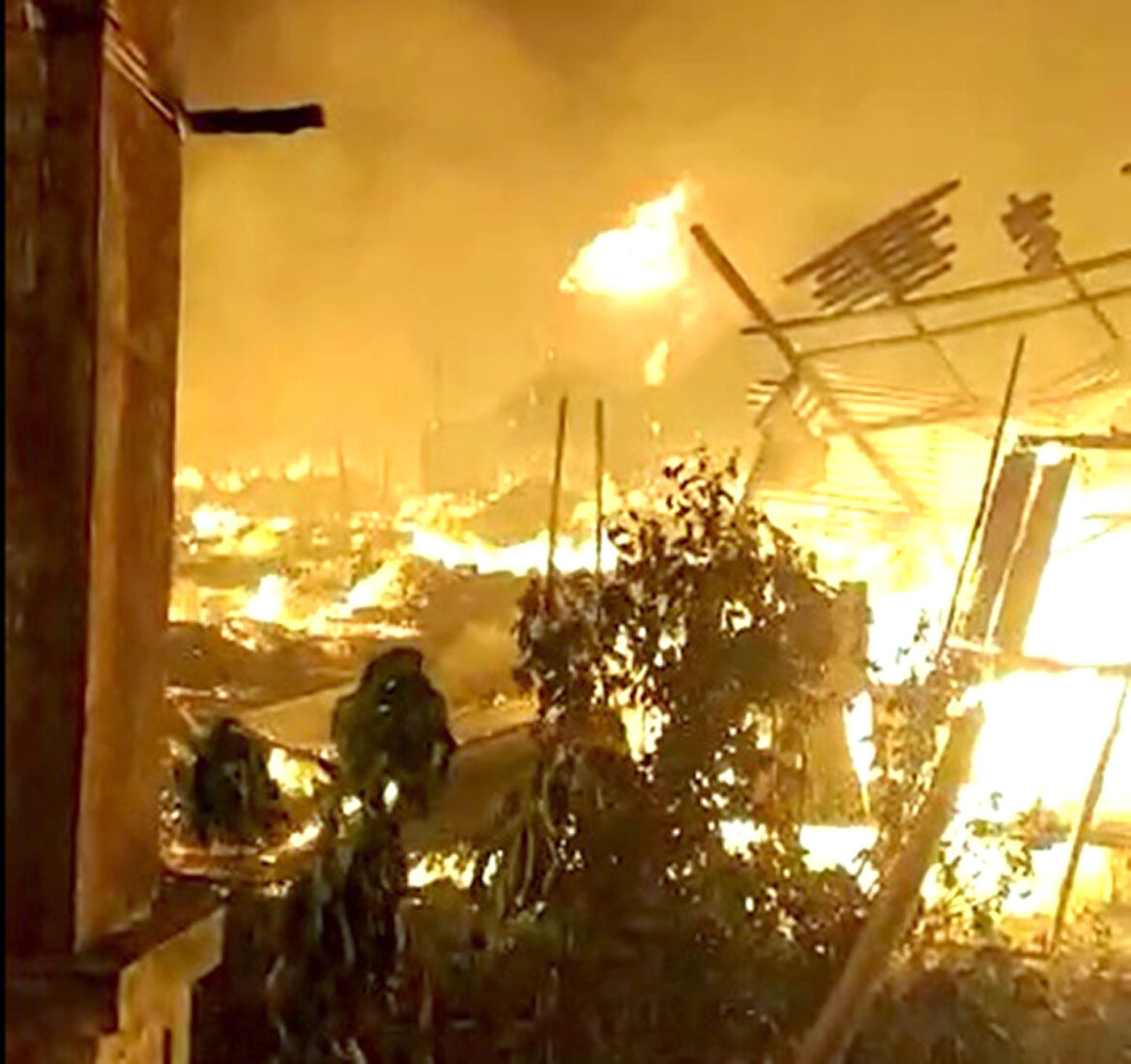Puluhan Rumah dan Sarang Walet Terbakar