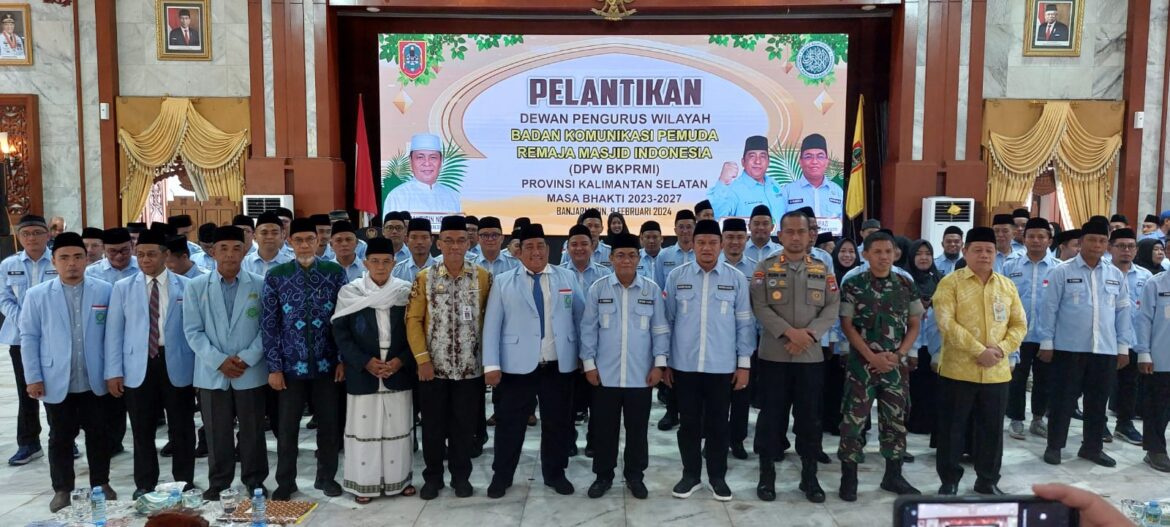 Acara pelantikan Kepengurusan Badan Komunikasi Pemuda dan Remaja Masjid Indonesia (BKPRMI) priode 2023-2027 yang diketuai, H Fahrurazi, S.Pd, MM dilantik, Jumat (9/02/2024) pagi di Gedung Mahligai Pancasila Banjarmasin. (foto: ist/brt)