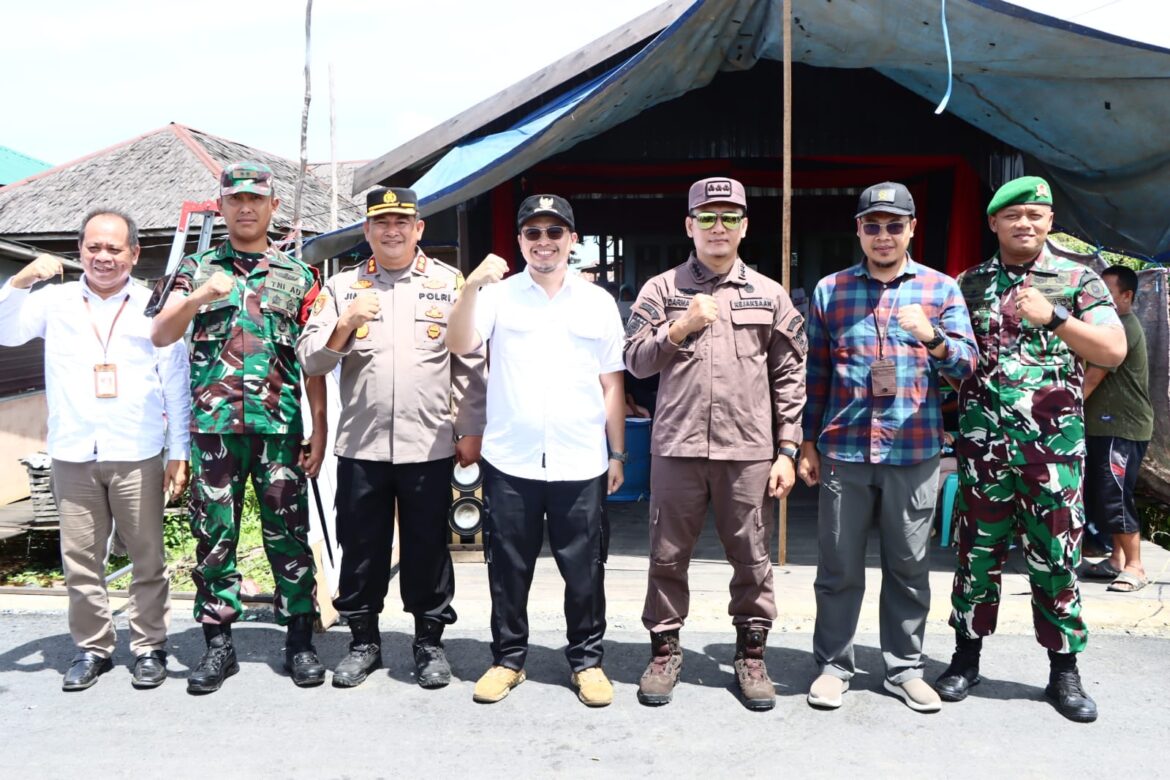 Bupati, Dandim1002 dan Kapolres lakukan pemantauan TPS ke beberapa kecamatan di Kabupaten HST.(foto : yufanata/brt)