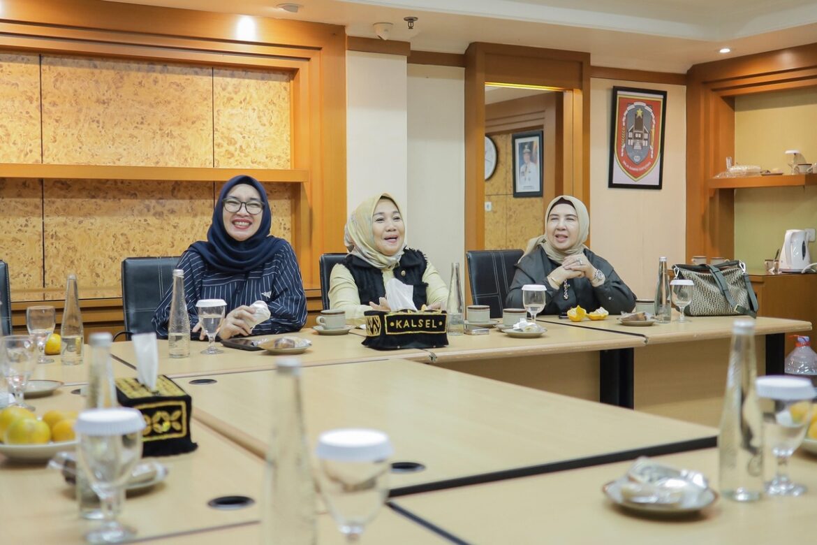 Rombongan Komisi IV DPRD Provinsi Kalsel kunker ke Badan Penghubung Provinsi Kalsel di DKI Jakarta.(foto : humasdprdkalsel)