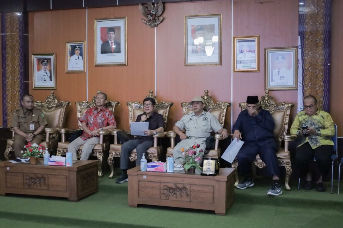 Rombongan Komisi II DPRD Provinsi Kalsel saat kunjungan kerja ke Setda Tabalong.(foto : humasdprdkalsel)