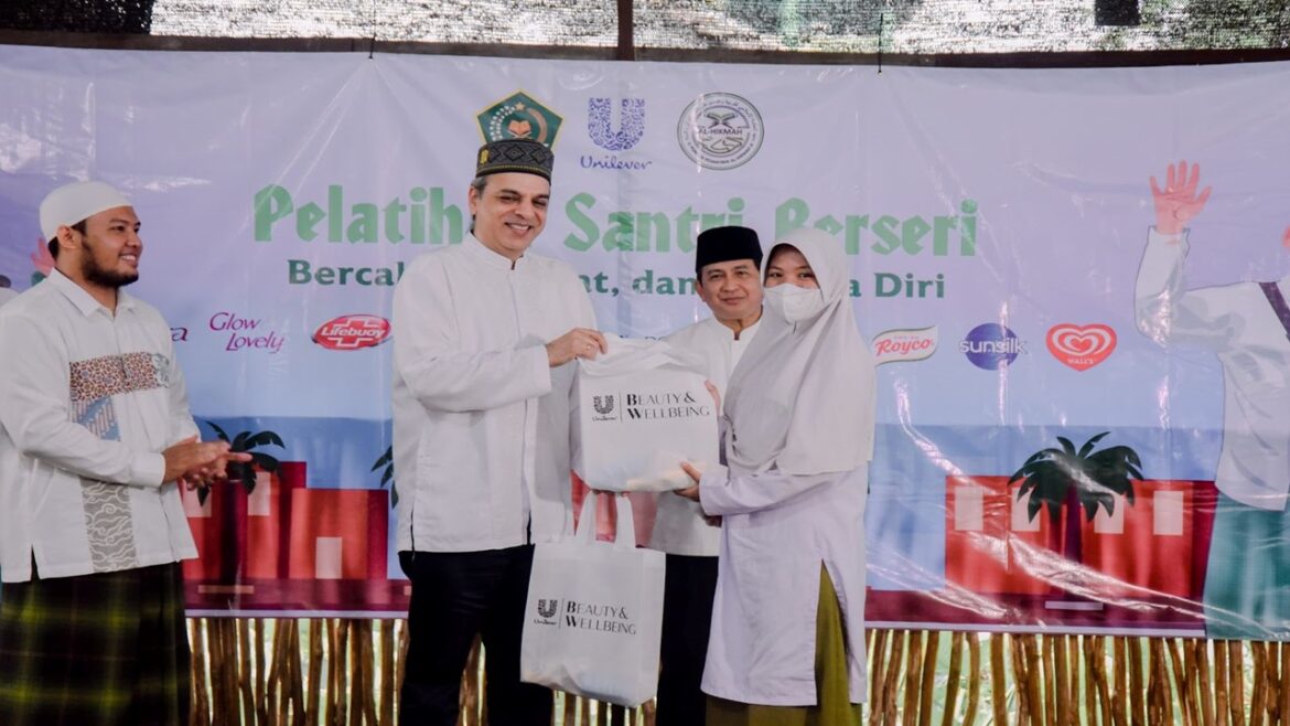 Sebagai aksi positif dan wujud nyata #AksiCantik yang berkelanjutan, Sunsilk, Citra dan Glow & Lovely menyelenggarakan serangkaian kegiatan womenpreneur, women education & craftpreneur bagi para perempuan muslimah muda di Banjarmasin (foto:istimewa)