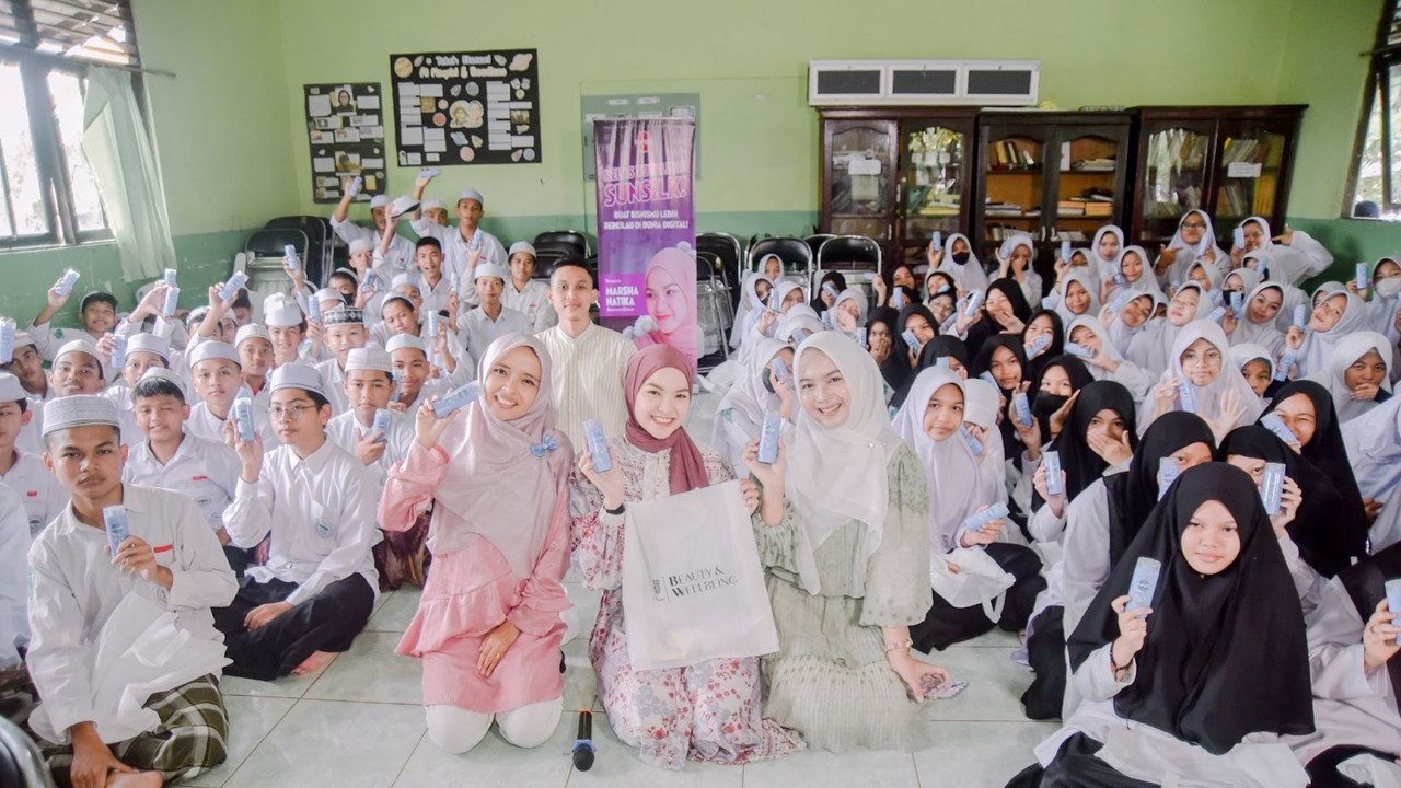 Sebagai aksi positif dan wujud nyata #AksiCantik yang berkelanjutan, Sunsilk, Citra dan Glow & Lovely menyelenggarakan serangkaian kegiatan womenpreneur, women education & craftpreneur bagi para perempuan muslimah muda di Banjarmasin